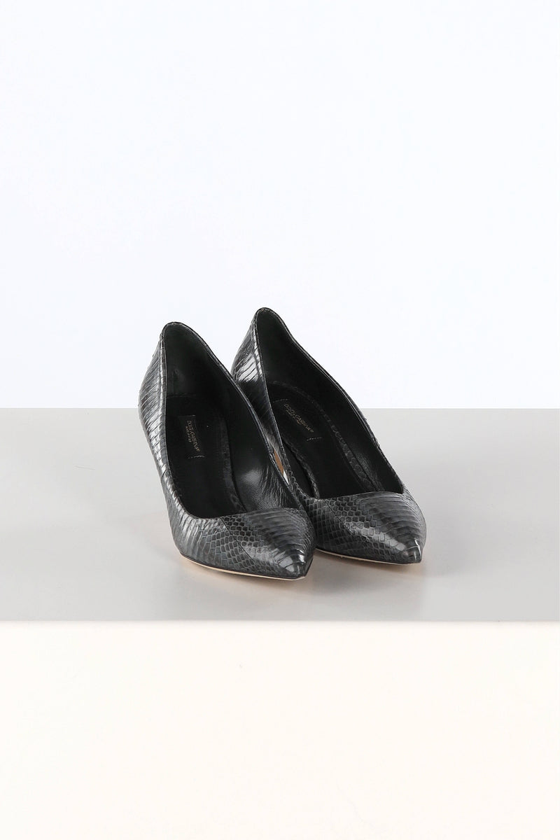 Pumps in anthracite