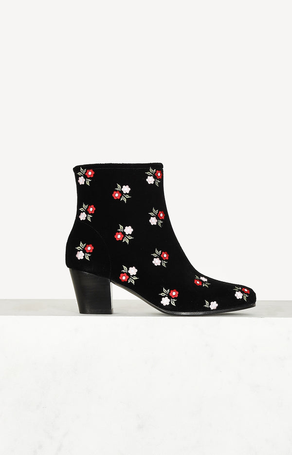 Boots with floral print