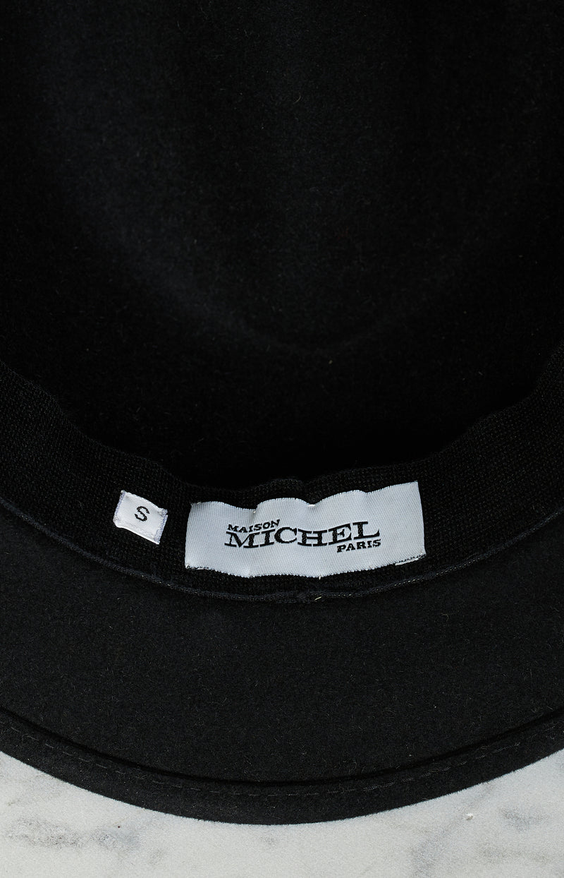 Wool hat in black