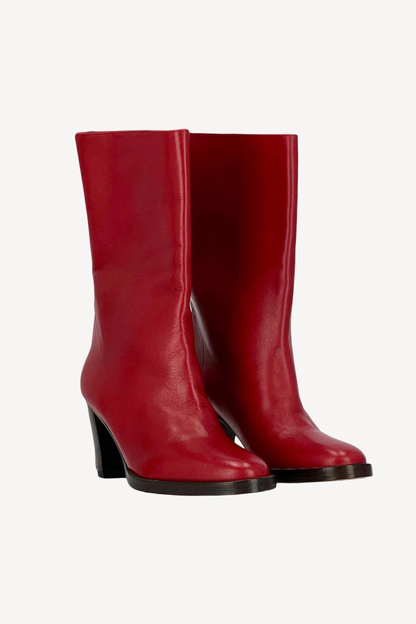 Boots in red